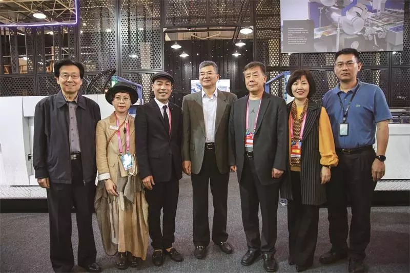 https://mmbiz.qpic.cn/mmbiz_jpg/ib3L0UtEV9KxAVJVboj1Rb3YhKBHoDKu1uqPhXTcibvvmdahymjS6w7otdtiaf6rXLziax1ib5RUMf7dQQlYQrfNQkg/640?wx_fmt=jpeg&wxfrom=5&wx_lazy=1&wx_co=1