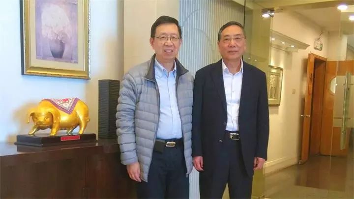 3协会理事长徐建国（右）与雅图仕董事长冯广源（左）进行了深入交流.jpg